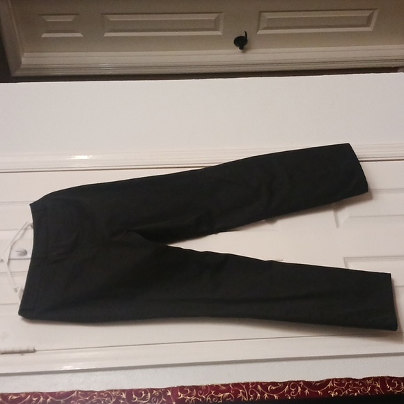 Dockers Mid-Rise Curvy Black Metro Pant - Picture 3 of 4